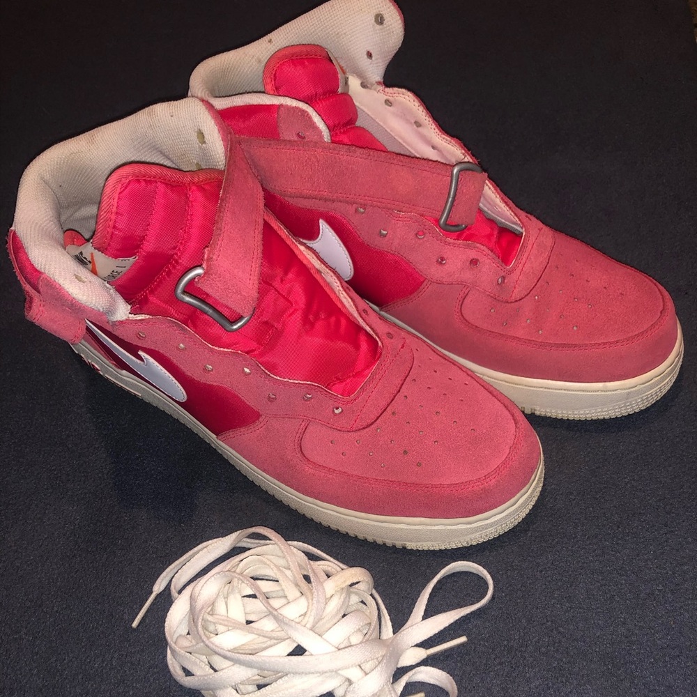 Nike Air Force 1’s Mid ‘07 Fusion Red